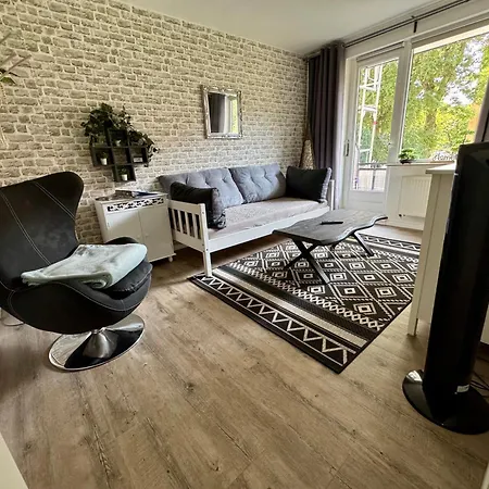 Zwei Apartment *